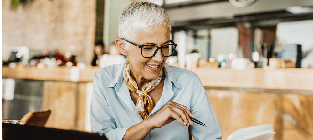 Femme senior travail