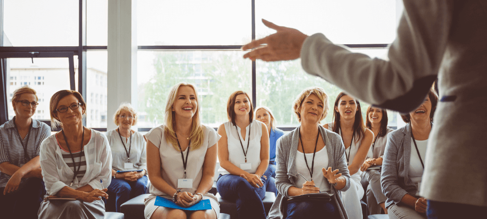 Groupe de personnes en formation