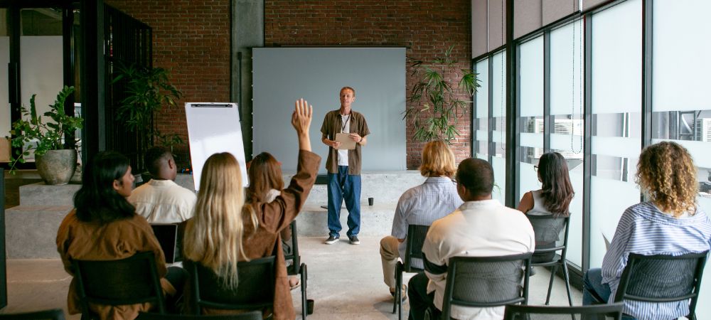 Groupe de personnes en formation