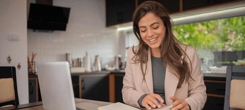 Femme en formation à distance