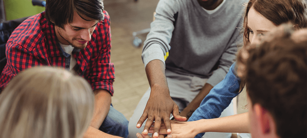 Groupe de jeunes adultes